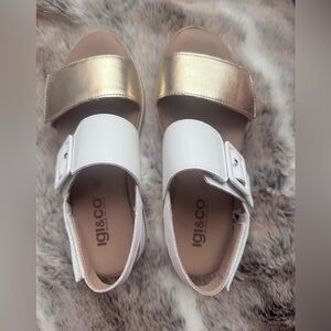 NIB IGI&GO Size 38 US 7 White and Gold Sandals
